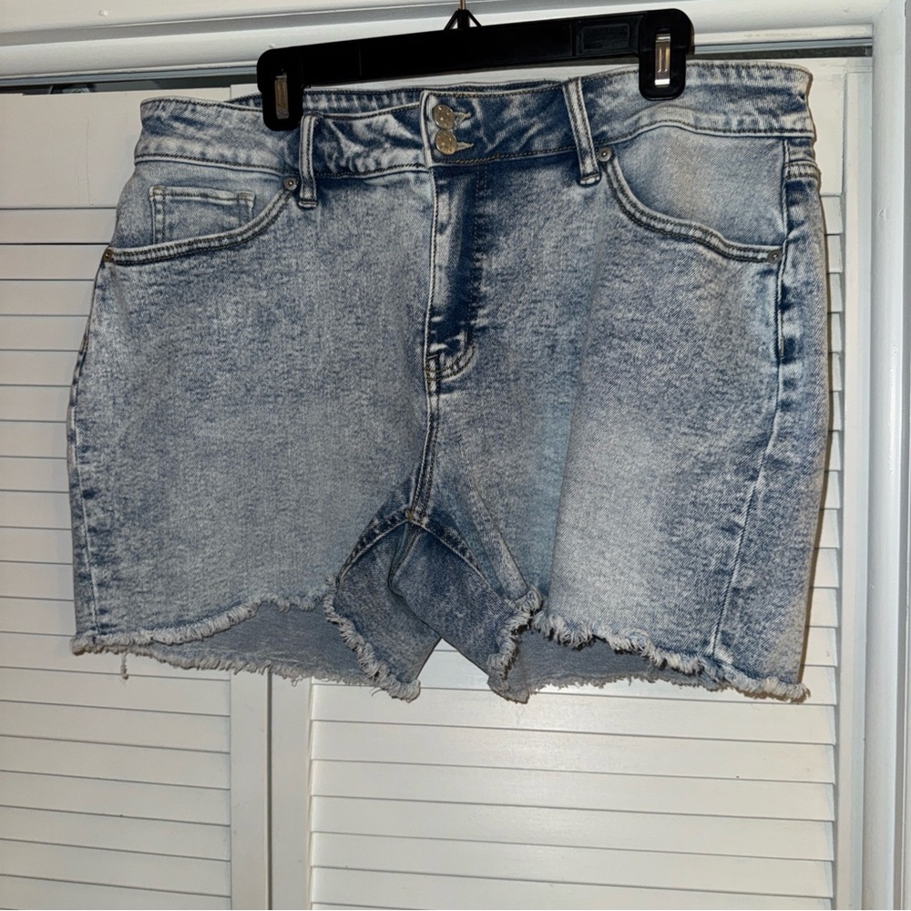 Ava & Viv Light Blue Frayed Jean Shorts